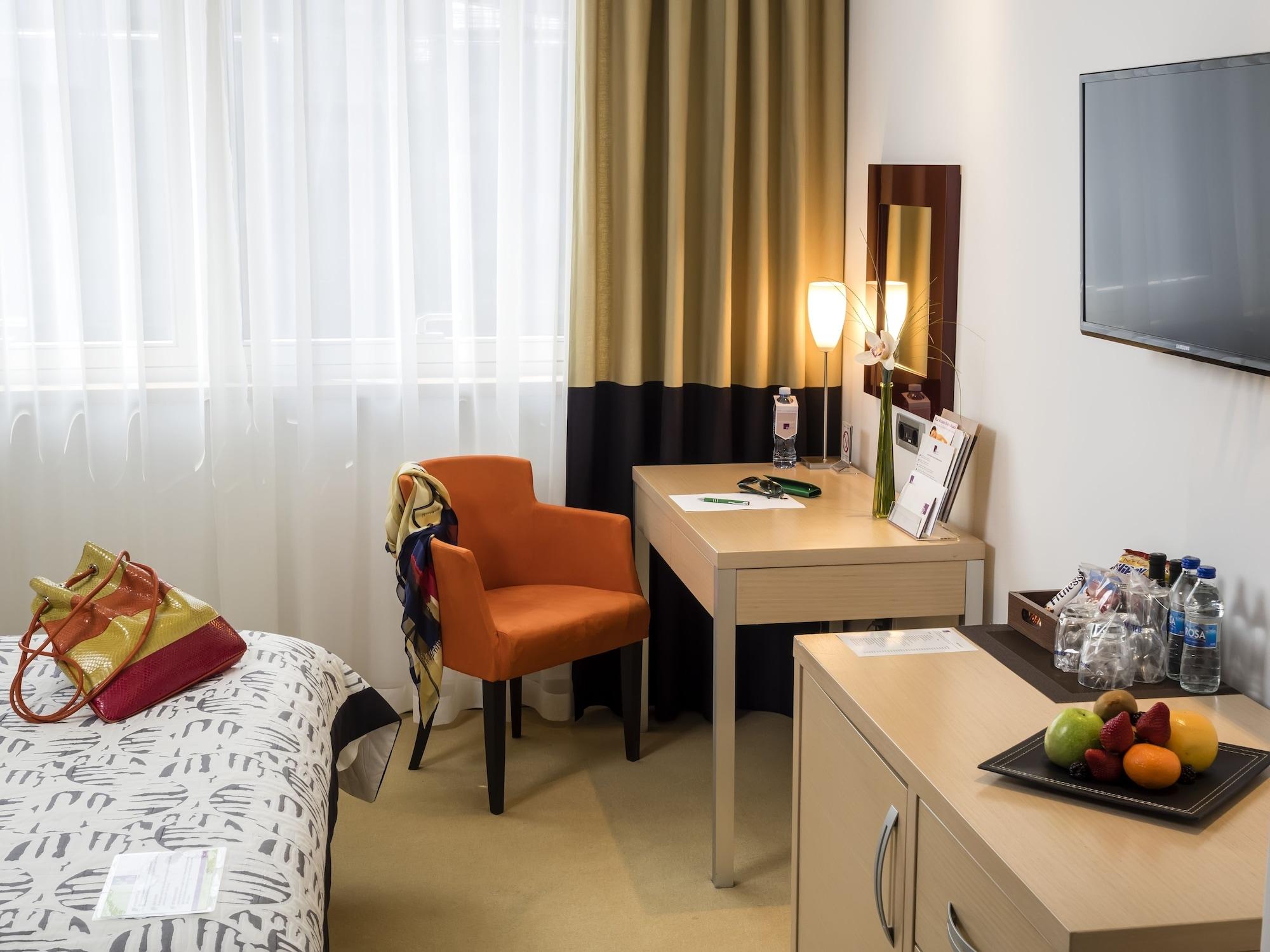 In Hotel Beograd Ngoại thất bức ảnh