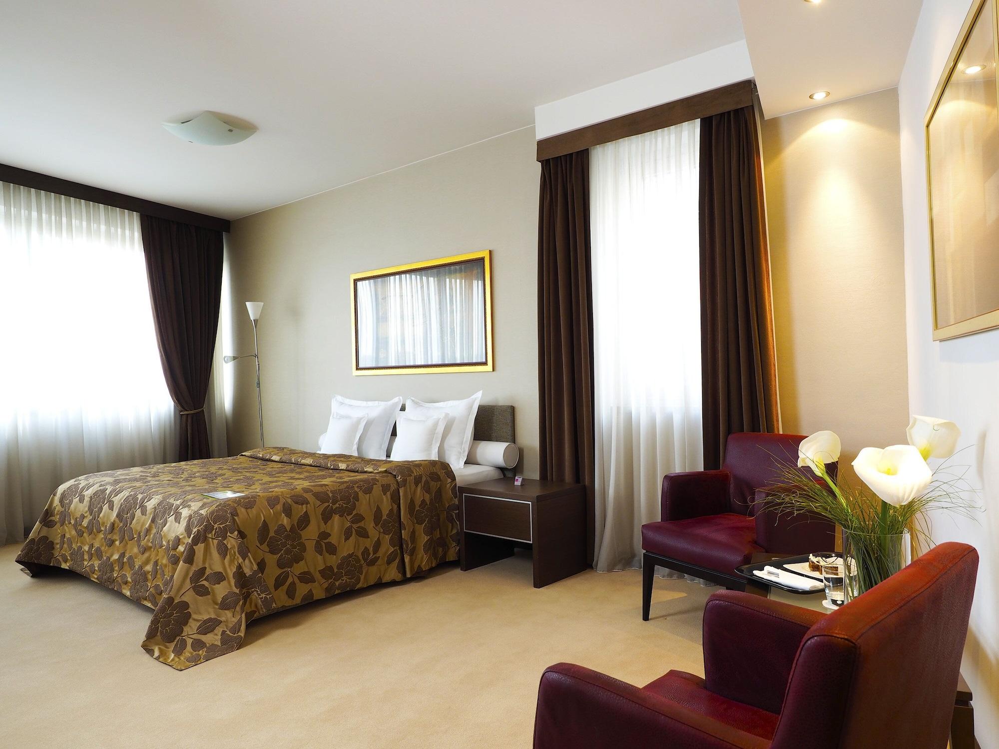 In Hotel Beograd Ngoại thất bức ảnh