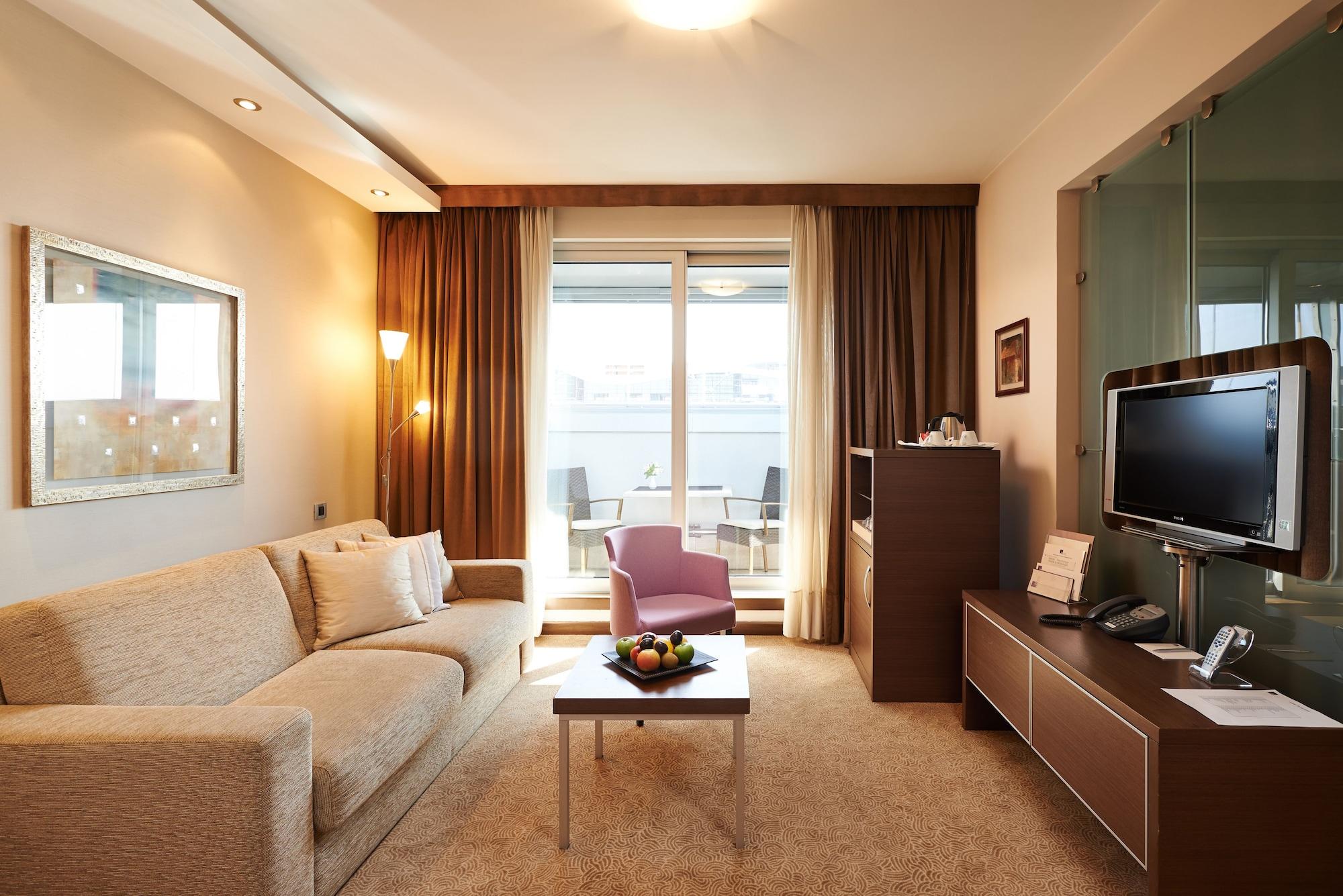In Hotel Beograd Ngoại thất bức ảnh