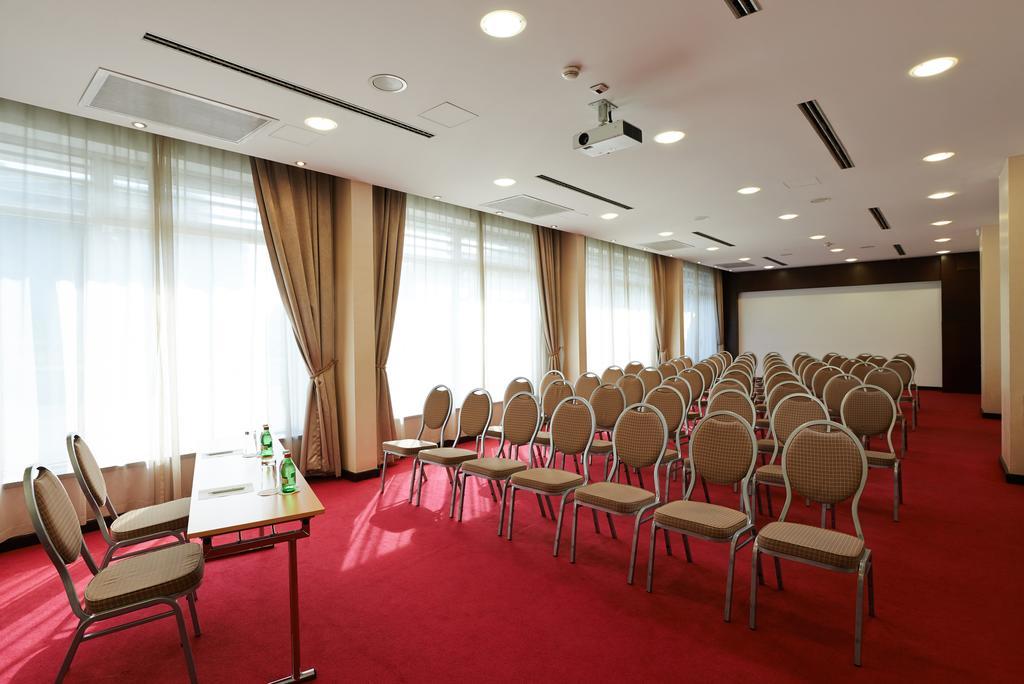 In Hotel Beograd Ngoại thất bức ảnh