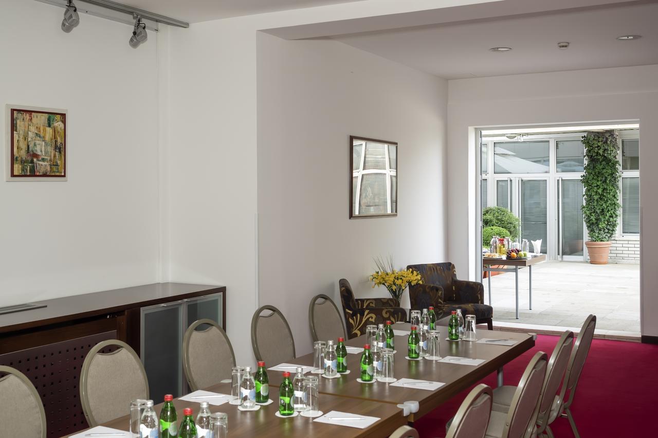In Hotel Beograd Ngoại thất bức ảnh